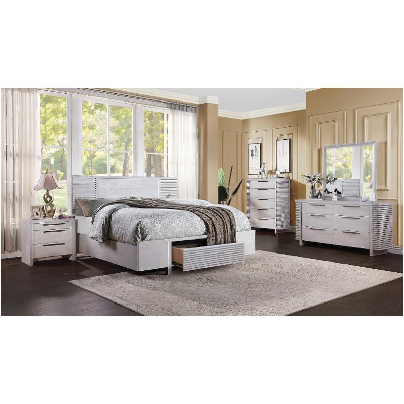 Bed / Dresser / Mirror / Nightstand