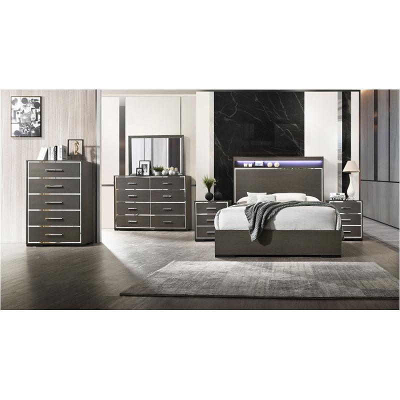 Bed / Dresser / Mirror / Nightstand