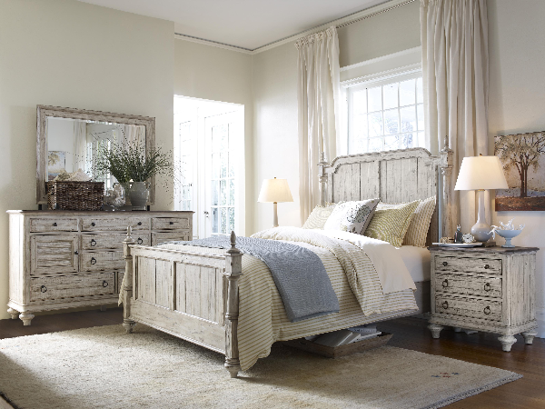 Bed / Dresser / Mirror / Nightstand