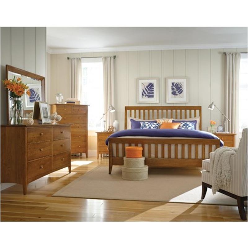 Bed / Dresser / Mirror / Nightstand