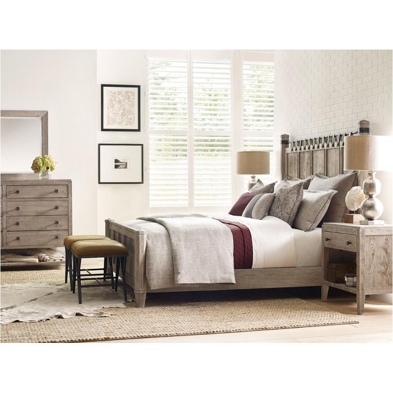 Bed / Dresser / Mirror / Nightstand