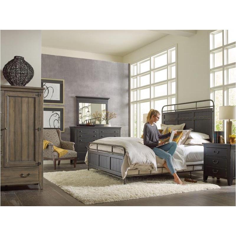 Bed / Dresser / Mirror / Nightstand