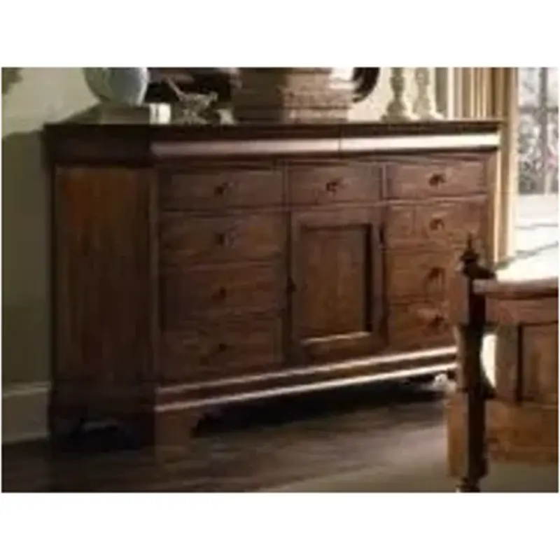 53-162a Kincaid Furniture Triple Dresser-antique Distressed Brown