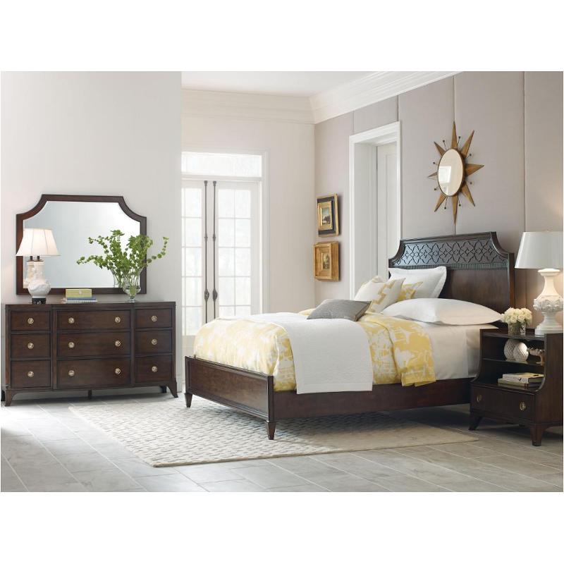Bed / Dresser / Mirror / Nightstand
