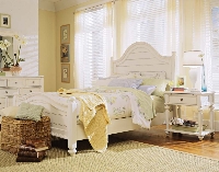 Bed / Dresser / Mirror / Nightstand
