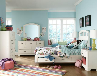 Bed / Dresser / Mirror / Nightstand