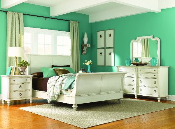 Bed / Dresser / Mirror / Nightstand