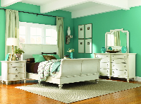 Bed / Dresser / Mirror / Nightstand