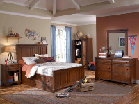 Bed / Dresser / Mirror / Nightstand