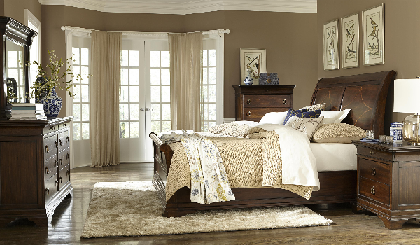 Bed / Dresser / Mirror / Nightstand
