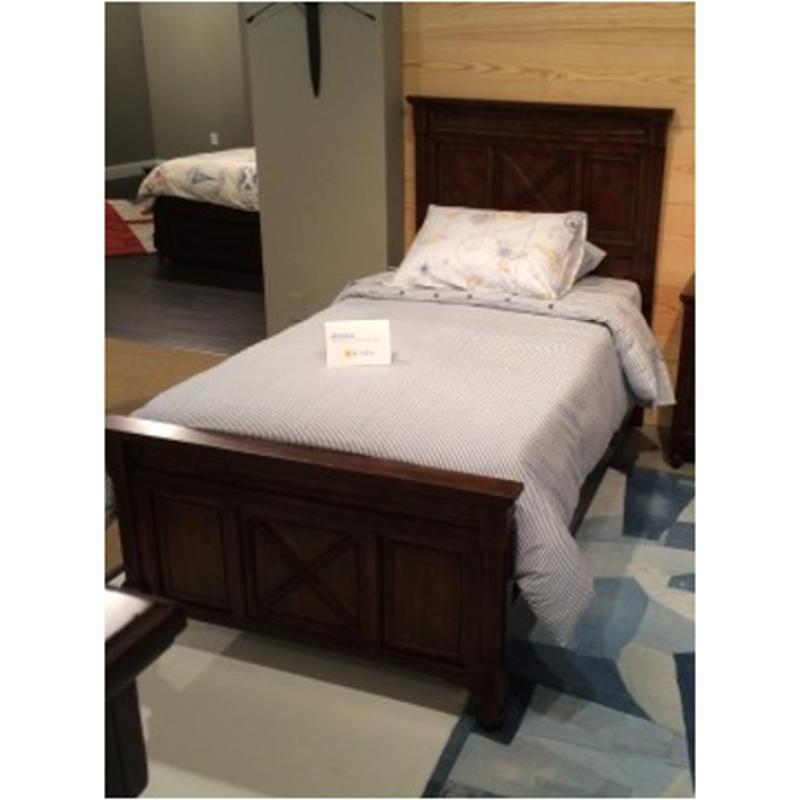 Bed / Dresser / Mirror / Nightstand