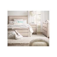 Bed / Dresser / Mirror / Nightstand