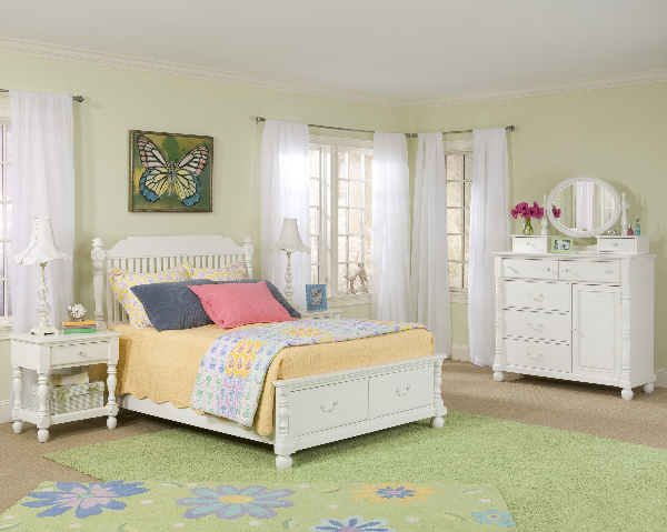 Bed / Dresser / Mirror / Nightstand