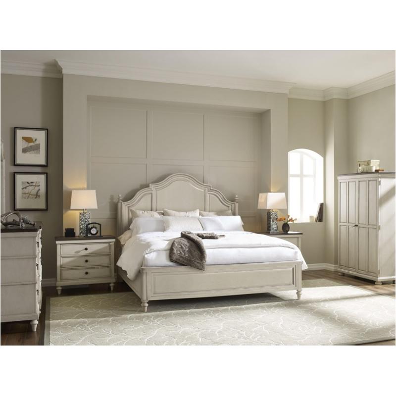 Bed / Dresser / Mirror / Nightstand
