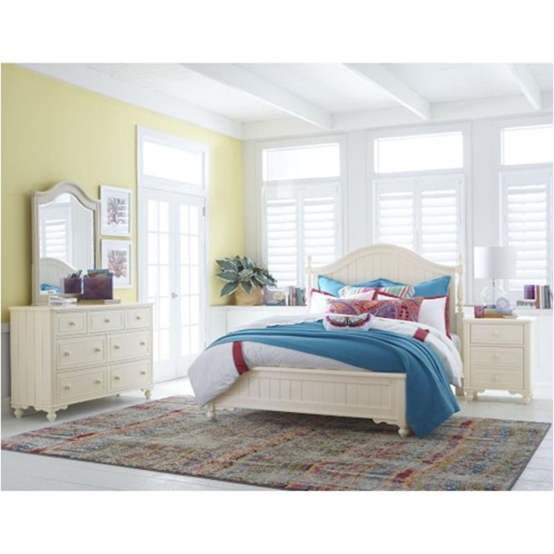Bed / Dresser / Mirror / Nightstand