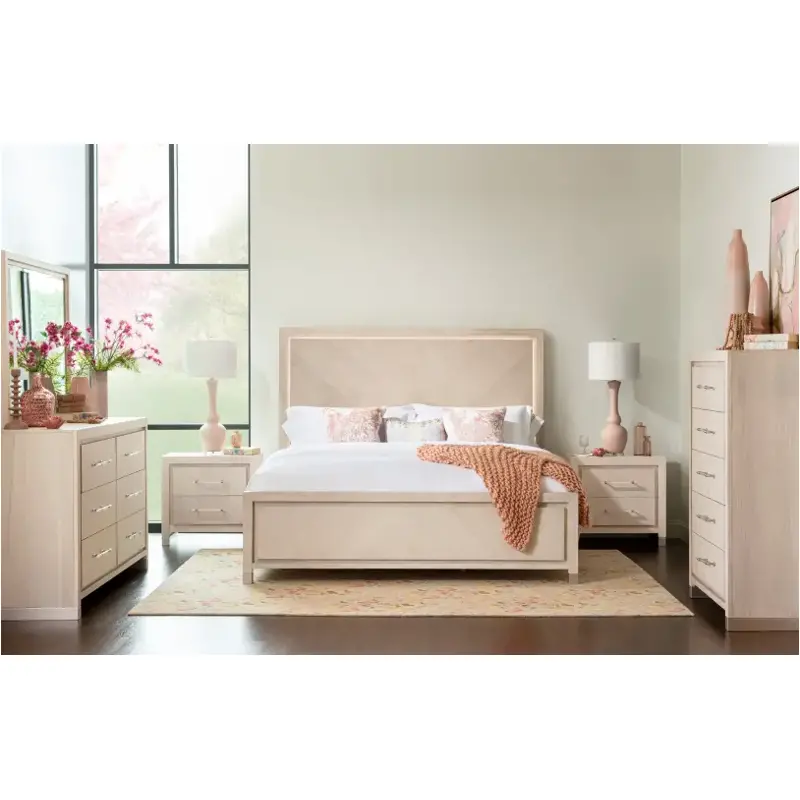 Bed / Dresser / Mirror / Nightstand