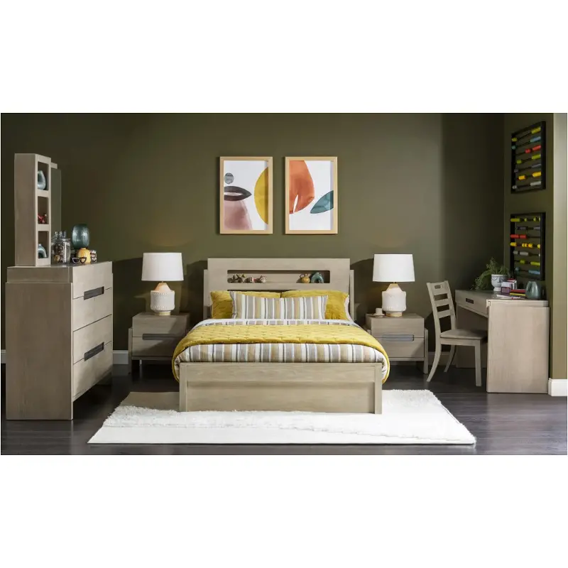 Bed/dresser/mirror/nightstand