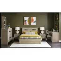 Bed/dresser/mirror/nightstand
