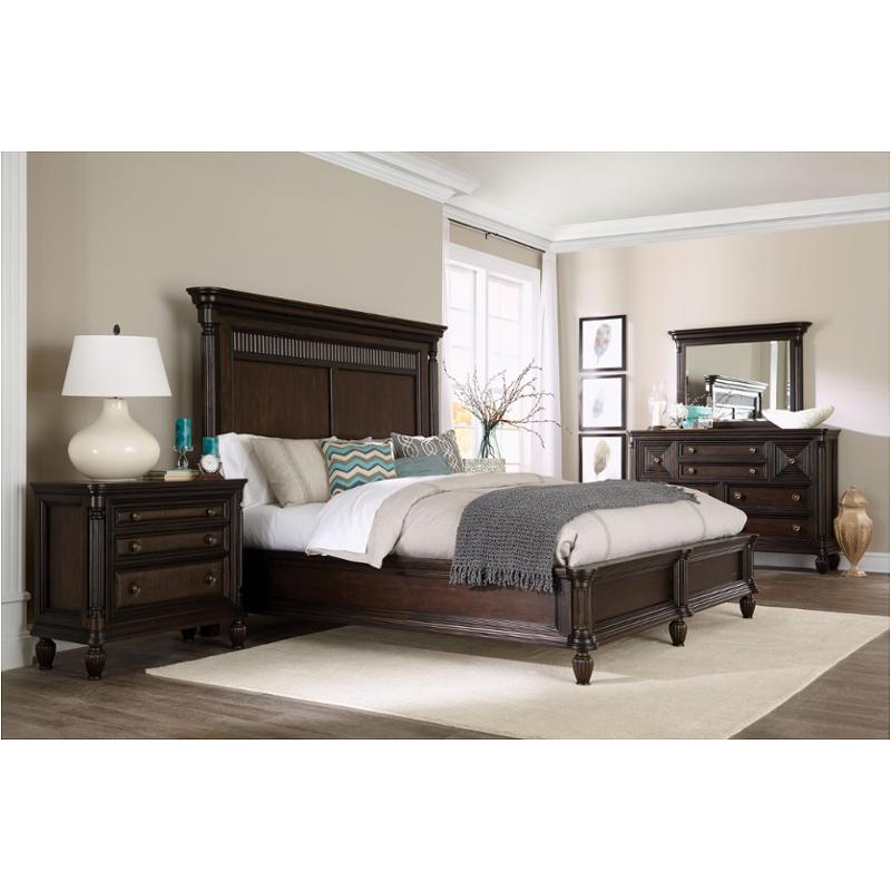Bed / Dresser / Mirror / Nightstand