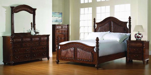 Bed / Dresser / Mirror / Nightstand