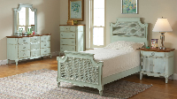Bed / Dresser / Mirror / Nightstand