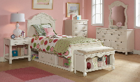 Bed / Dresser / Mirror / Nightstand