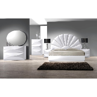 Bed / Dresser / Mirror / Nightstand