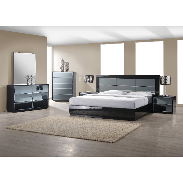 Bed / Dresser / Mirror / Nightstand