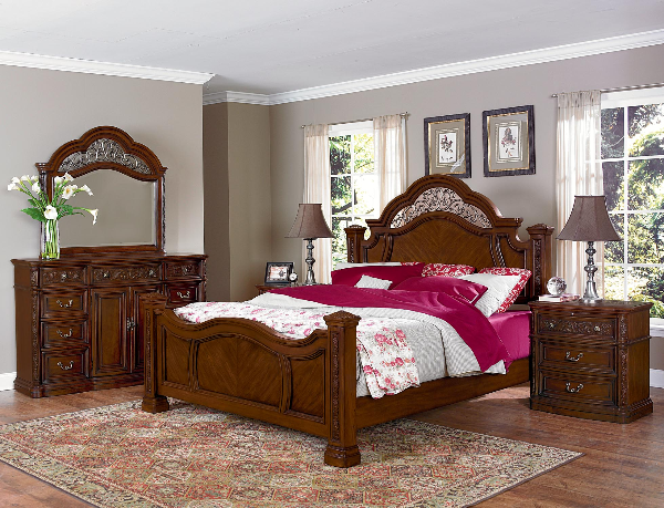 Bed / Dresser / Mirror / Nightstand