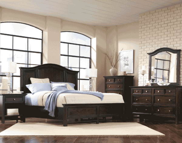Bed / Dresser / Mirror / Nightstand