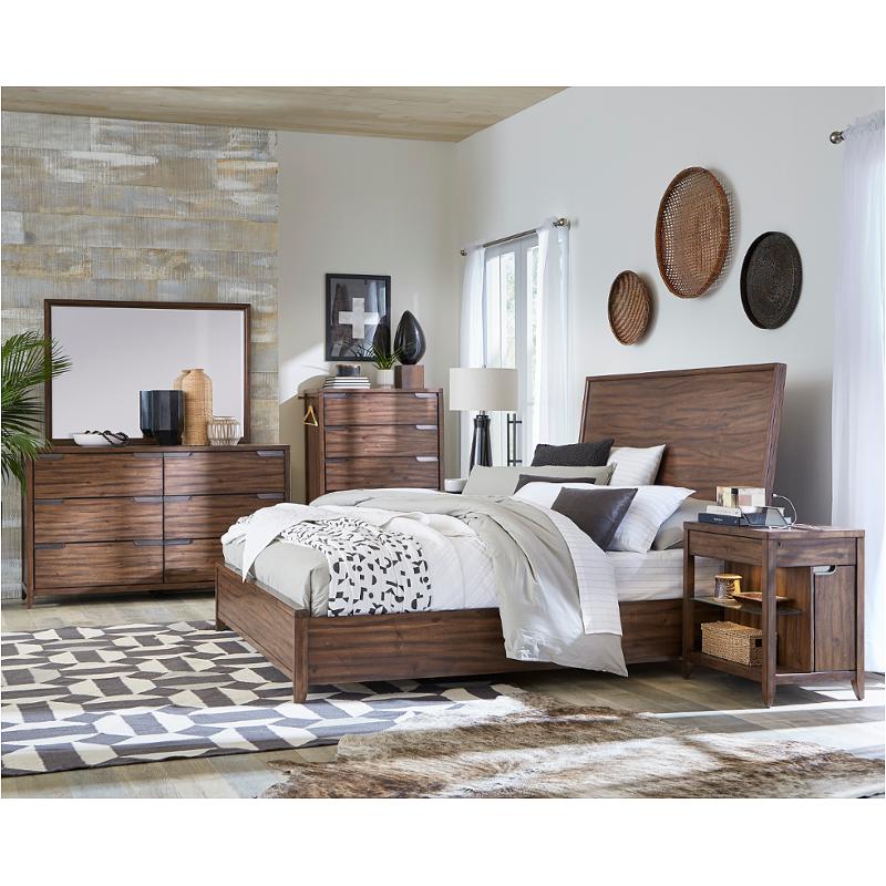 Bed / Dresser / Mirror / Nightstand