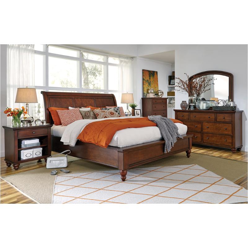 Bed / Dresser / Mirror / Nightstand