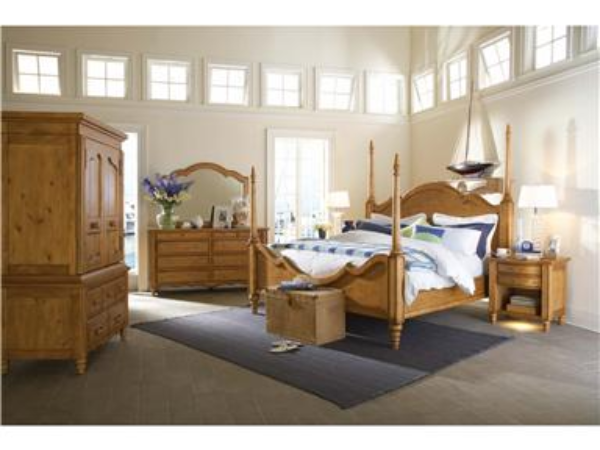 Bed / Dresser / Mirror / Nightstand