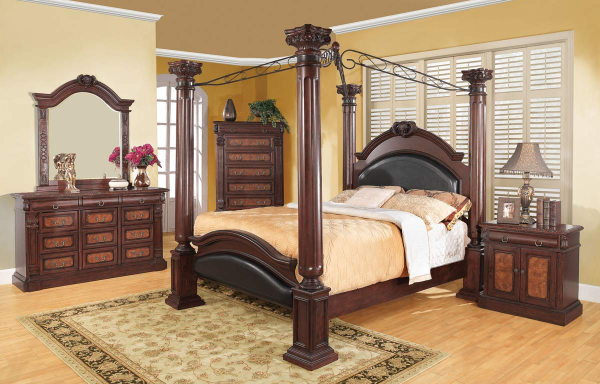 Bed / Dresser / Mirror / Nightstand