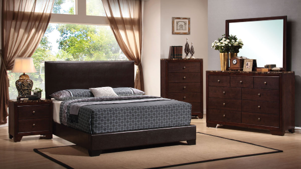 Bed / Dresser / Mirror / Nightstand