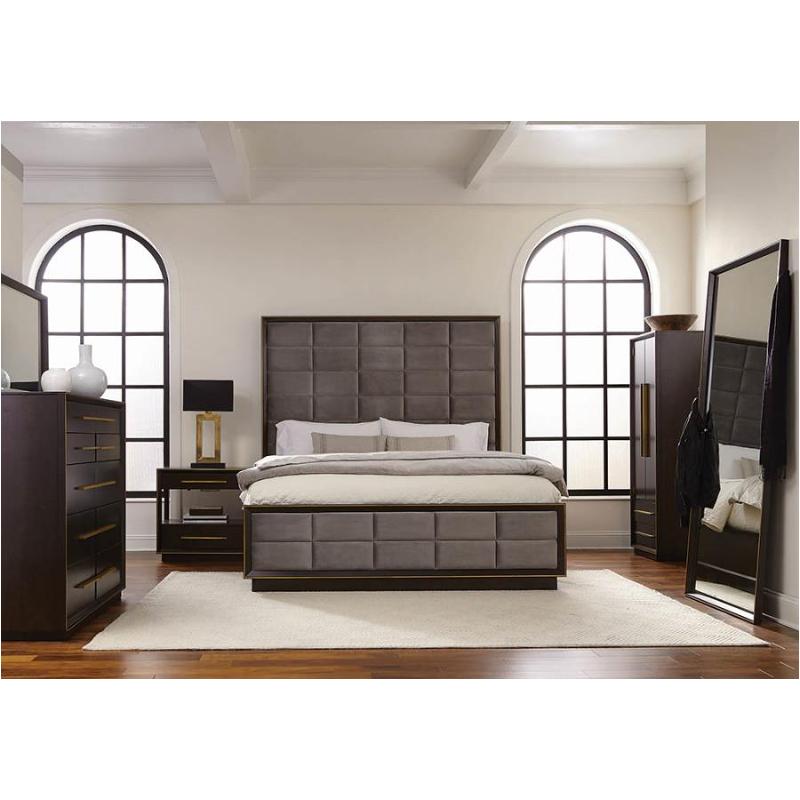 Bed / Dresser / Mirror / Nightstand