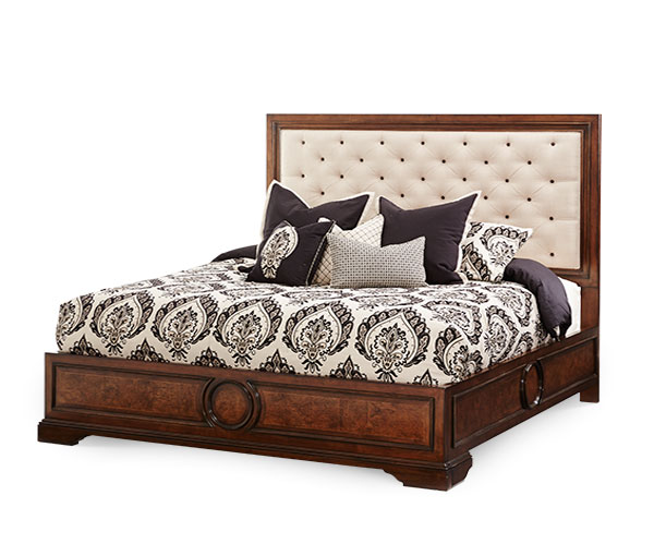 Bed / Dresser / Mirror / Nightstand