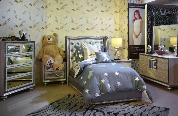 Bed / Dresser / Mirror / Nightstand