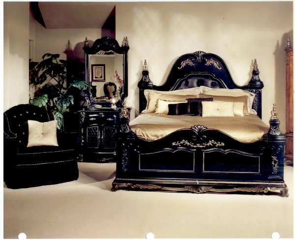 Bed / Nightstand / Dresser / Mirror