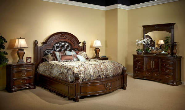 Bed / Dresser / Mirror / Nightstand