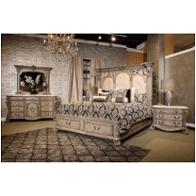 Bed / Dresser / Mirror / Nightstand