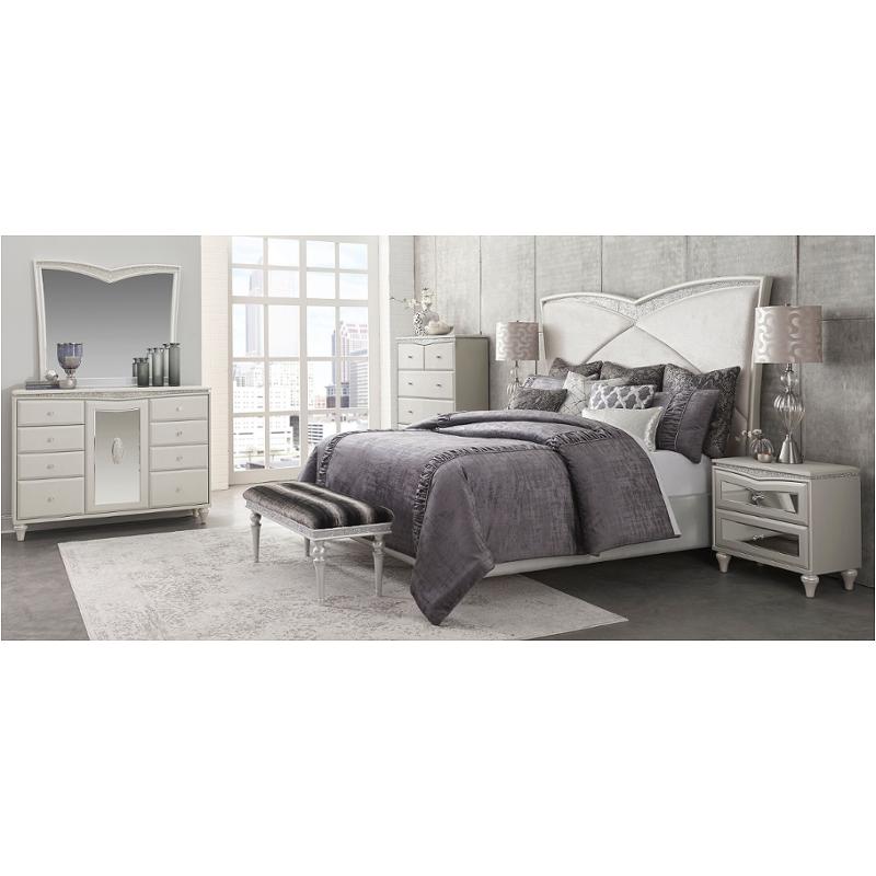 Bed / Dresser / Mirror / Nightstand