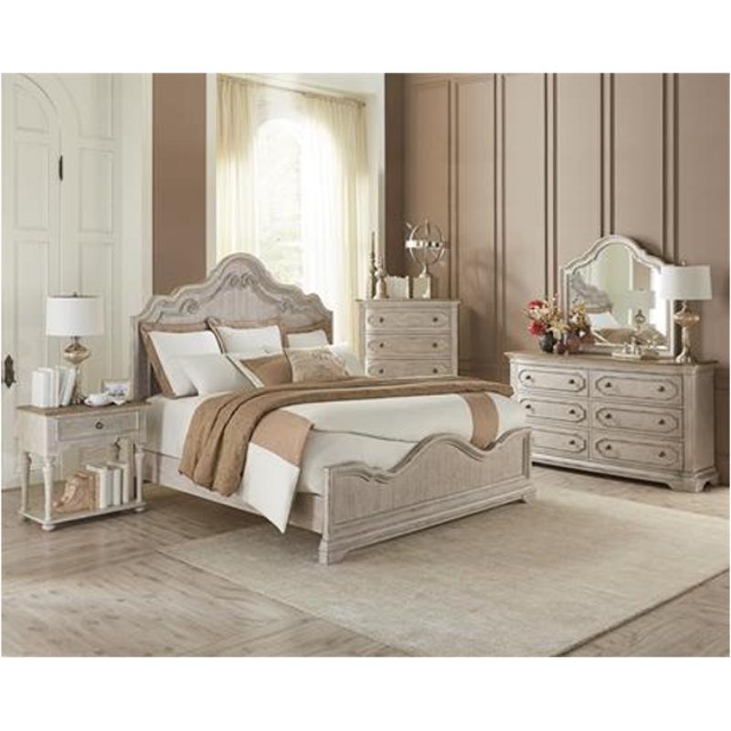 Bed / Dresser / Mirror / Nightstand