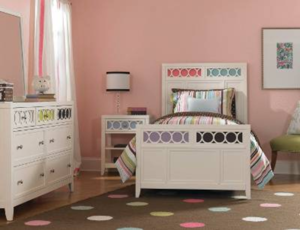 Bed / Dresser / Mirror / Nightstand