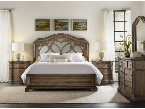 Bed / Dresser / Mirror / Nightstand