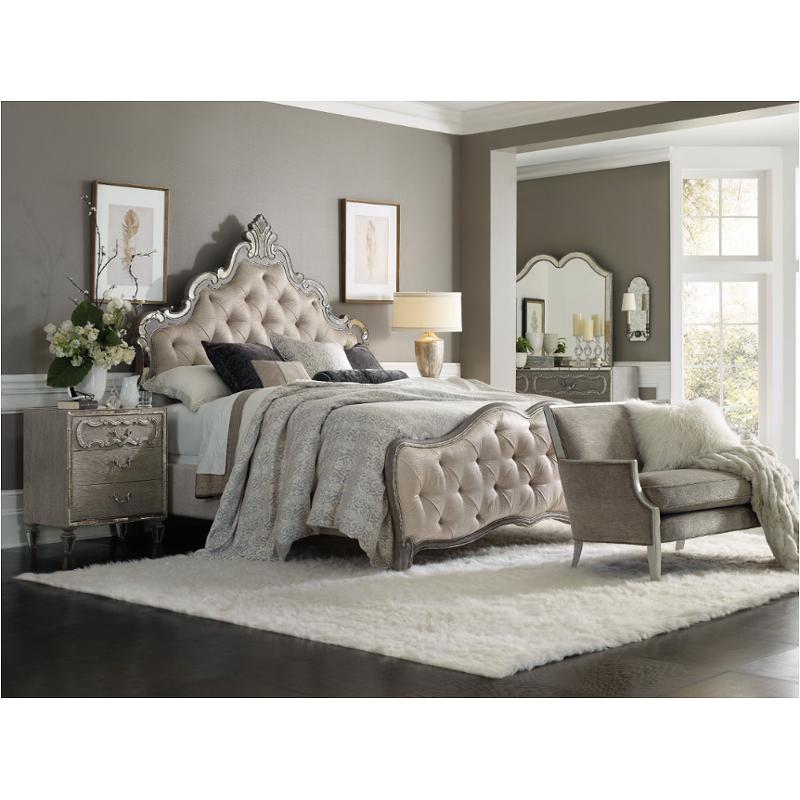 Bed / Dresser / Mirror / Nightstand