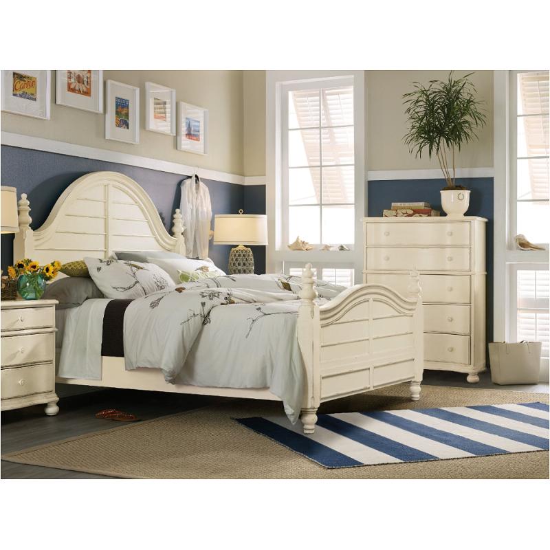 Bed / Dresser / Mirror / Nightstand