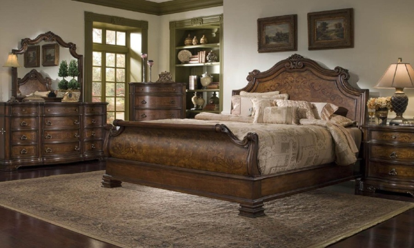 Bed / Dresser / Mirror / Nightstand