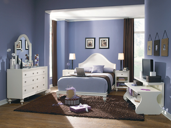 Bed / Dresser / Mirror / Nightstand