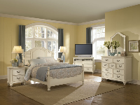 Bed / Dresser / Mirror / Nightstand